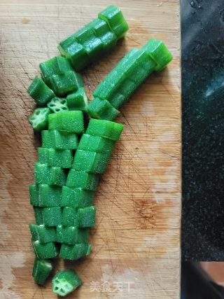 秋葵炒土鸡蛋步骤5
