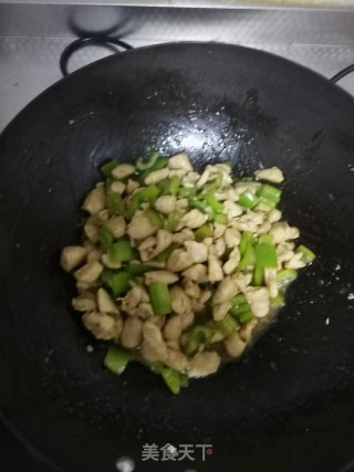 尖椒炒鸡丁步骤6