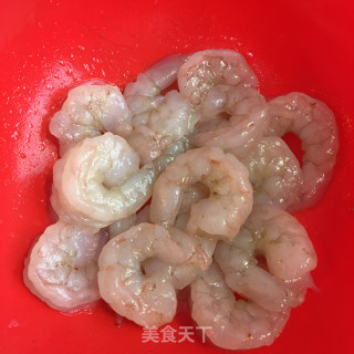 胡萝卜豌豆炒虾仁步骤1