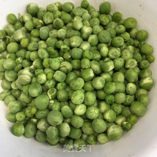 胡萝卜豌豆炒虾仁步骤3