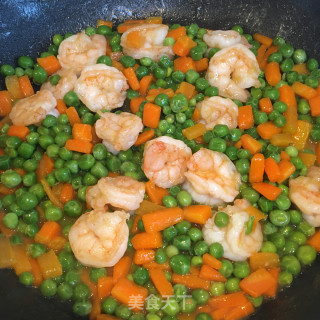 胡萝卜豌豆炒虾仁步骤8