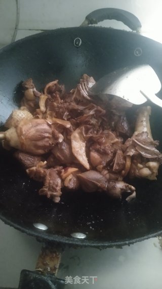 鱿鱼干烧鸭步骤3