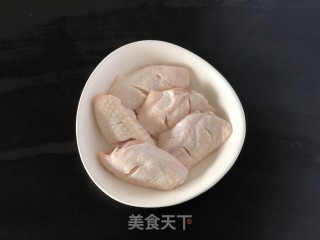 山楂啤酒鸡翅步骤1