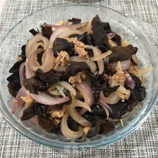 木耳肉末炒洋葱步骤8