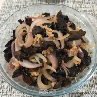 木耳肉末炒洋葱步骤9