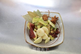 浓香入味的五花肉炖干笋尖步骤6
