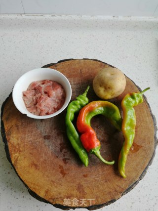 土豆辣椒炒肉步骤1