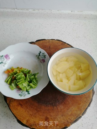 土豆辣椒炒肉步骤2