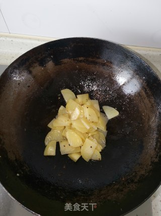 土豆辣椒炒肉步骤5