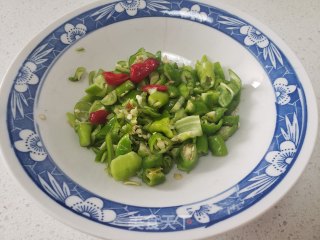 尖椒炒肉末步骤1