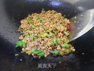 尖椒炒肉末步骤3