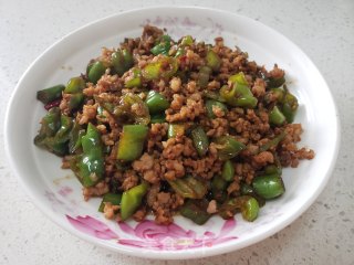 尖椒炒肉末步骤4
