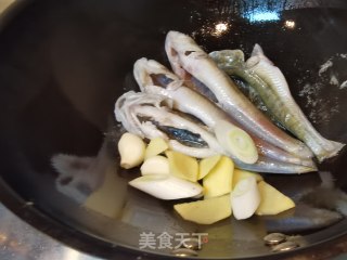 酱炖海鲶鱼步骤4