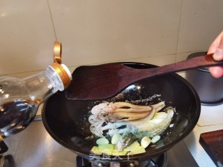 酱炖海鲶鱼步骤5