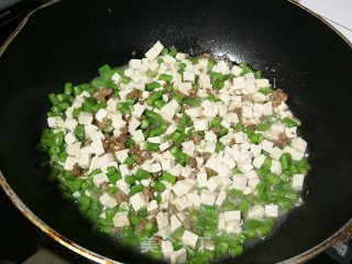 肉末豇豆炒豆腐步骤7