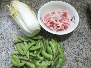 五花肉毛豆炒娃娃菜步骤1