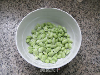 五花肉毛豆炒娃娃菜步骤2