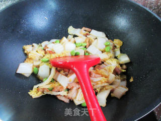 五花肉毛豆炒娃娃菜步骤11