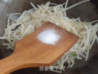 韭菜炒绿豆菜步骤6