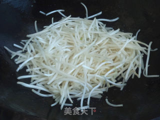 韭菜炒绿豆菜步骤5