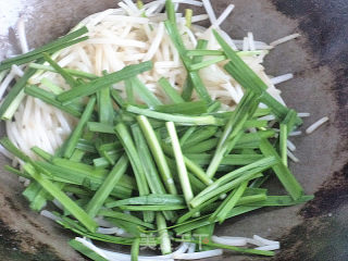 韭菜炒绿豆菜步骤7