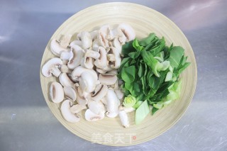 口蘑炒油菜步骤2