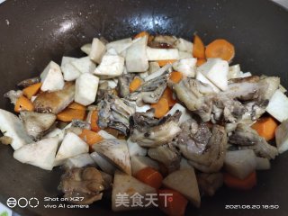 芋头咖喱鸡肉盖烧饭步骤4