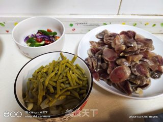 香肠炒酸豆角步骤1