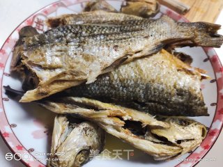 豆角烧干鱼步骤1