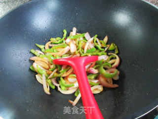 青椒素炒洋葱步骤7