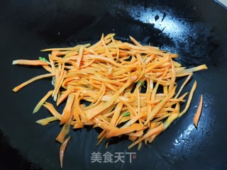 豆芽炒三丝步骤5