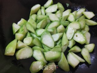 白玉菇炒丝瓜步骤8