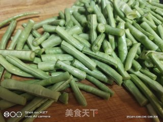 香肠炒豆角步骤2