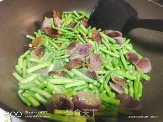 香肠炒豆角步骤5