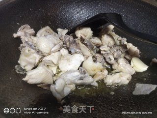 酸菜豆角烧鸡肉步骤2