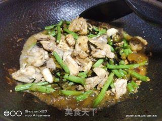 酸菜豆角烧鸡肉步骤5