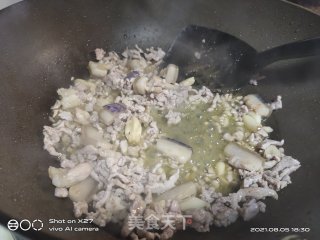 豆角酸菜炒肉片步骤3