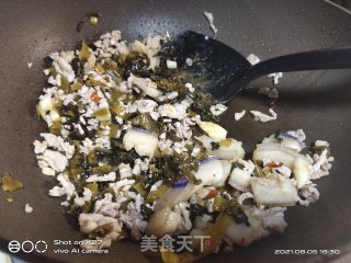 豆角酸菜炒肉片步骤4