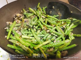 豆角酸菜炒肉片步骤6