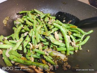豆角酸菜炒肉片步骤8