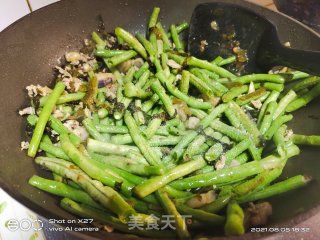 豆角酸菜炒肉片步骤7