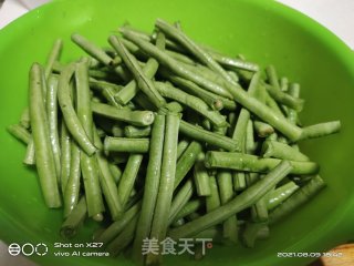 豆角烧肉片步骤1
