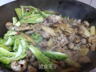 鸭肉烧苦瓜步骤8