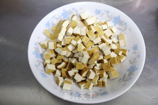 肉末青蒜豆腐干步骤2