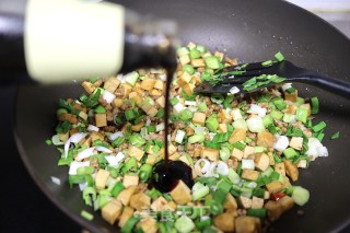 肉末青蒜豆腐干步骤6