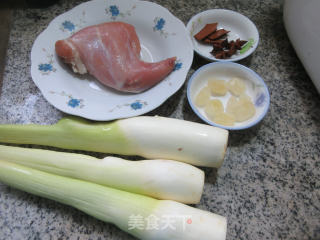 兔腿烧茭白步骤1