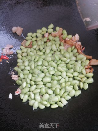 毛豆炒肉步骤4