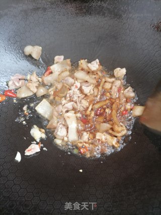 毛豆炒肉步骤3