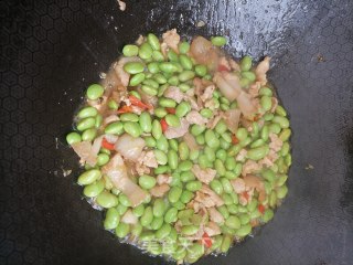 毛豆炒肉步骤5