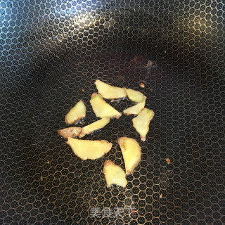 虫草花鹌鹑蛋烧鸡腿步骤6